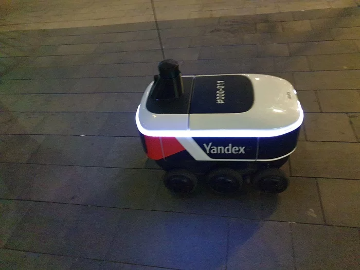 Яндекс выпустил робота-курьера на улицы Москвы